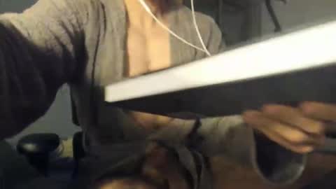 Snapshot of snxrzs chatting on 11/04/25, 12:10 snxrzs online show from 11/04/25, 12:10