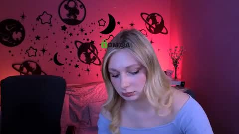 Snapshot of so_hot_rosalie chatting on 05/19/26, 07:20 so_hot_rosalie online show from 05/19/26, 07:20