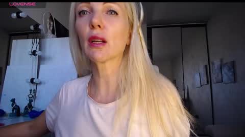 Monna online show from 10/04/25, 11:08