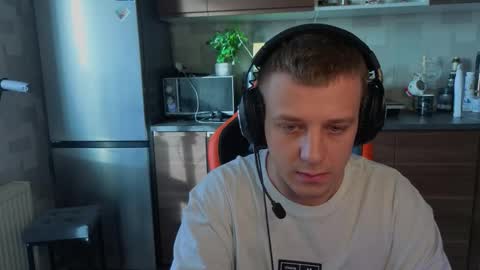 Snapshot of sobaka_masturbaka chatting on 02/15/26, 05:37 kluvr4 online show from 02/15/26, 05:37