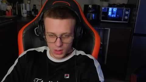 Snapshot of sobaka_masturbaka chatting on 02/24/26, 02:42 kluvr4 online show from 02/24/26, 02:42