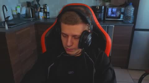 Snapshot of sobaka_masturbaka chatting on 03/15/26, 10:10 kluvr4 online show from 03/15/26, 10:10