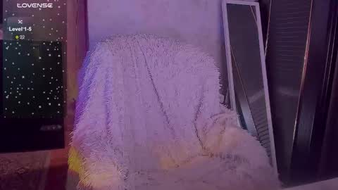 Snapshot of sofa_green chatting on 12/19/25, 02:07 lady sofi green online show from 12/19/25, 02:07