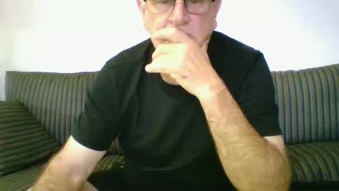 Snapshot of sofar06 chatting on 01/12/25, 01:32 sofar06 online show from 01/12/25, 01:32