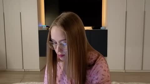 Snapshot of sofaris chatting on 11/02/25, 08:11 Sophy online show from 11/02/25, 08:11