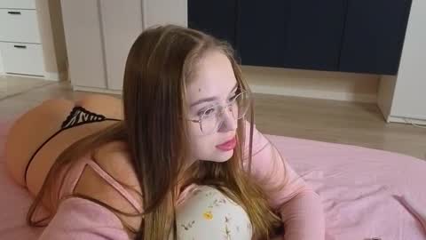 Snapshot of sofaris chatting on 12/01/25, 06:24 Sophy online show from 12/01/25, 06:24