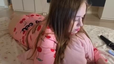 Snapshot of sofaris chatting on 02/13/26, 07:10 Sophy online show from 02/13/26, 07:10