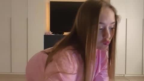 Snapshot of sofaris chatting on 03/05/26, 06:37 Sophy online show from 03/05/26, 06:37