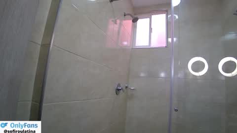 soffi_rousel_ online show from 12/19/25, 05:31