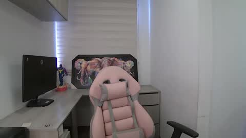 soffi_rousel_ online show from 04/16/26, 05:14