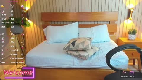 Help me achieve 100 thumbs up  online show from 12/04/24, 09:07