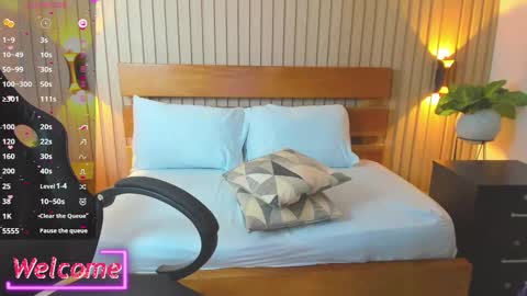 Help me achieve 100 thumbs up  online show from 12/05/24, 08:55