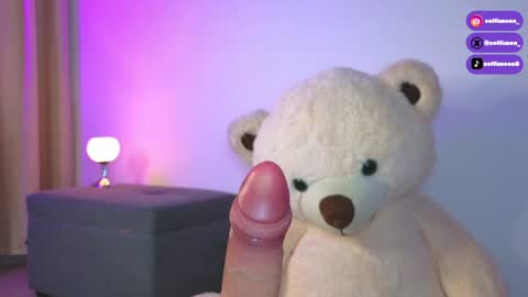 Snapshot of soffimoon_ chatting on 12/05/24, 12:08 IG Soffimoon   I THANK YOU FOR LEAVING YOUR FOLLOW online show from 12/05/24, 12:08