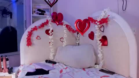 Snapshot of sofhia_turner chatting on 02/12/25, 12:33 sofhia_turner online show from 02/12/25, 12:33
