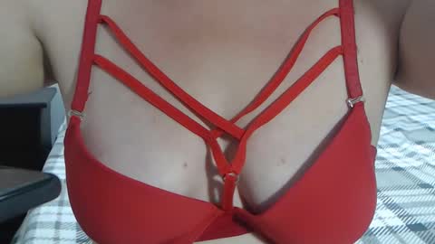 Snapshot of sofi995971 chatting on 04/28/26, 04:50 Sofa Castellanos online show from 04/28/26, 04:50