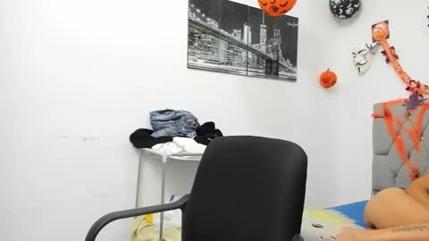 Snapshot of sofi_and_santy chatting on 11/08/25, 01:50 SOFI AND SANTY online show from 11/08/25, 01:50