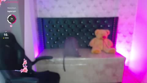 Snapshot of sofi_hot_4m chatting on 12/19/25, 02:02 Sofi online show from 12/19/25, 02:02