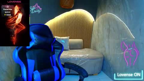 sofi_r_ online show from 02/11/26, 01:27