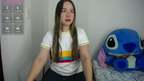 Snapshot of sofi_sweetcam21 chatting on 06/24/26, 10:25 LAURA SOFIA online show from 06/24/26, 10:25