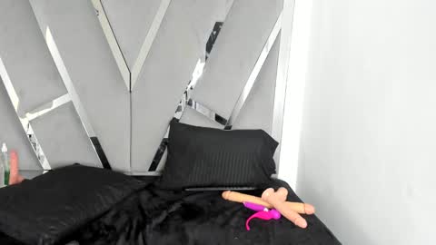 SOFIA online show from 02/10/25, 01:24