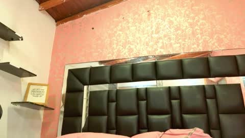 Sofia online show from 11/11/25, 03:06