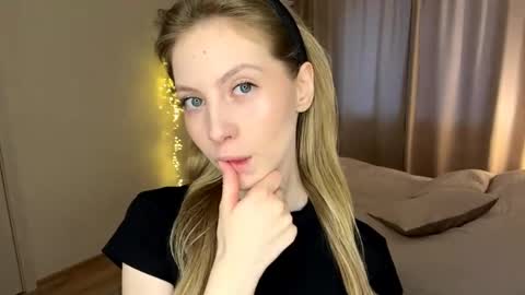 Sofia online show from 04/17/26, 02:31