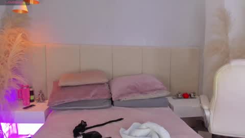 Snapshot of sofia_pamela chatting on 09/13/25, 07:02 SOFIA PAMELA online show from 09/13/25, 07:02