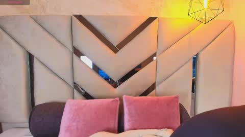 Snapshot of sofia_pamela_ chatting on 06/06/26, 06:34 online show from 06/06/26, 06:34