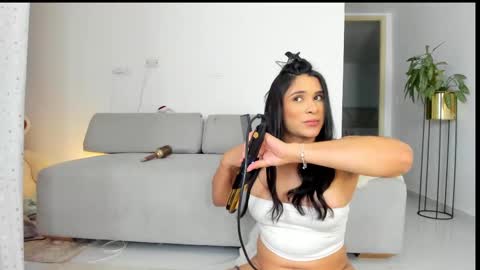 sofia_rivers_ online show from 10/02/25, 12:50