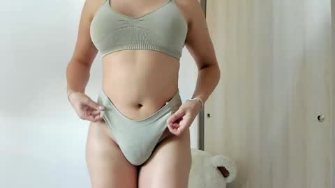 sofia_rivers_ online show from 04/12/26, 02:00