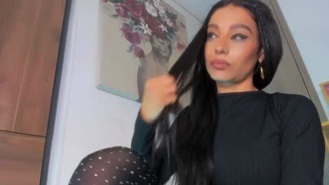 laura online show from 12/22/24, 03:22