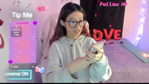 Sofia Thomson online show from 02/19/25, 10:45