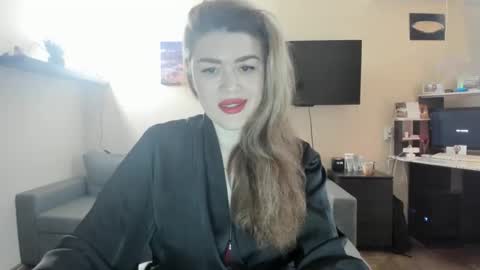 Snapshot of sofiabells chatting on 11/18/25, 10:09 SofiaBells online show from 11/18/25, 10:09