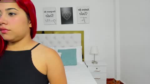 Snapshot of sofiabosch chatting on 01/05/25, 04:47 Sara online show from 01/05/25, 04:47