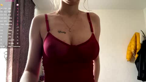 Snapshot of sofiabruno chatting on 05/13/26, 04:21 Hi My name is Sofia Welcome to my room Please thumbs up - its important online show from 05/13/26, 04:21