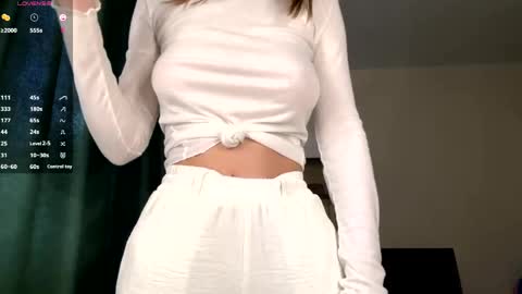 Snapshot of sofiabruno chatting on 05/22/26, 04:19 Hi My name is Sofia Welcome to my room Please thumbs up - its important online show from 05/22/26, 04:19