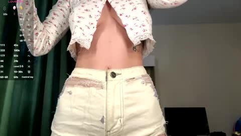 Snapshot of sofiabruno chatting on 06/05/26, 04:19 Hi My name is Sofia Welcome to my room Please thumbs up - its important online show from 06/05/26, 04:19