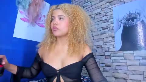 sofiacastillo01 online show from 03/10/25, 10:02