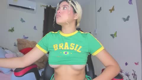 sofiacastillo01 online show from 11/15/25, 01:29