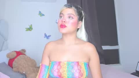 sofiacastillo01 online show from 04/18/26, 06:45