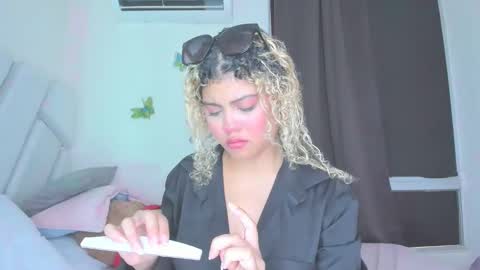 sofiacastillo01 online show from 04/28/26, 09:31