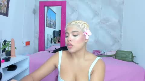 Snapshot of sofiacastillo01 chatting on 06/21/26, 01:35 sofiacastillo01 online show from 06/21/26, 01:35