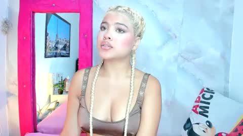 Snapshot of sofiacastillo01 chatting on 06/25/26, 01:37 sofiacastillo01 online show from 06/25/26, 01:37