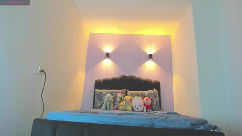 Sofia online show from 10/17/25, 08:28