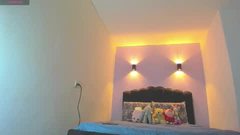 Sofia online show from 10/20/25, 05:08