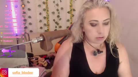 Snapshot of sofiacurvy45 chatting on 05/27/26, 01:57 sofiacurvy45 online show from 05/27/26, 01:57