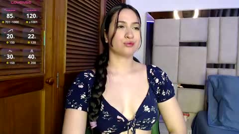 sofiaduque_26 online show from 05/12/26, 08:17