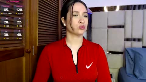 Snapshot of sofiaduque_26 chatting on 06/18/26, 05:17 sofiaduque_26 online show from 06/18/26, 05:17
