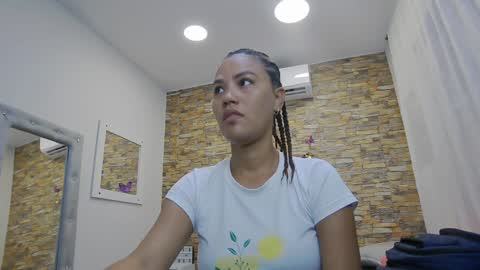 Snapshot of sofianena chatting on 01/03/25, 06:46 love online show from 01/03/25, 06:46