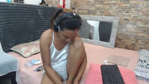 Snapshot of sofianena chatting on 02/27/25, 07:04 love online show from 02/27/25, 07:04